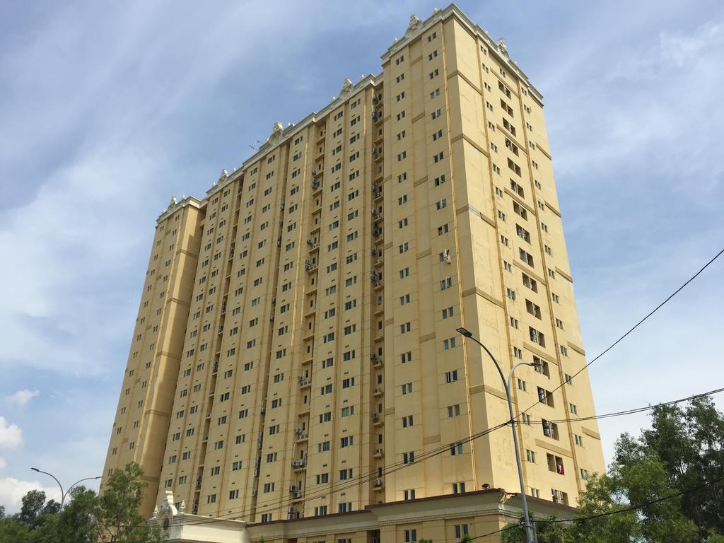 Queen Victoria Apartment Batam Luaran gambar